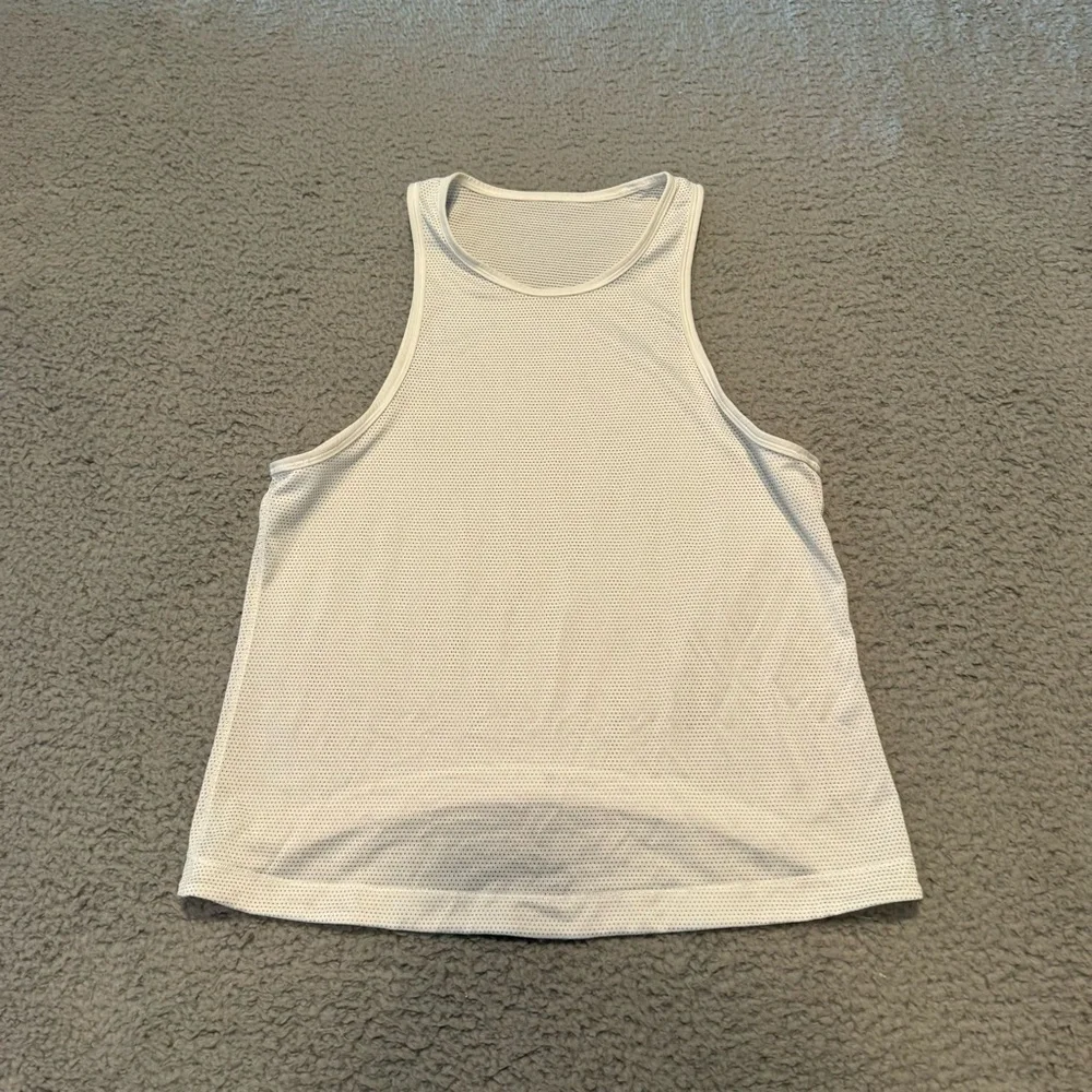 Lululemon Race Tank crop size 8 Color White